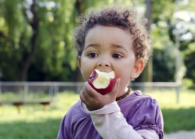 kid eating apple